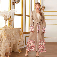 Load image into Gallery viewer, Middle East Muslim New Fashion Geometric Stitching Lace Dubai Arab Cardigan Robe Muslim Woman Caftan Daily Casual Home Wear