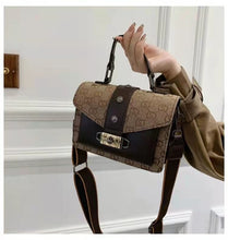 Load image into Gallery viewer, 2021 new single shoulder messenger portable lady retro fashion luxury small square bag