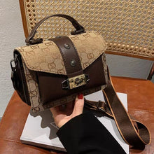 Load image into Gallery viewer, 2021 new single shoulder messenger portable lady retro fashion luxury small square bag