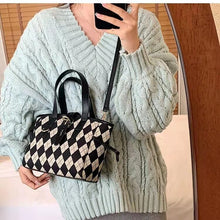 Load image into Gallery viewer, 2021 new versatile one-shoulder messenger high-quality western-style fashion handbag