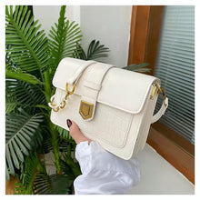 Load image into Gallery viewer, Bolsa com aba pequena em couro, com estampa de pedra, bolsa de ombro crossbody feminina, moda feminina 2022, bolsas de mão e bol