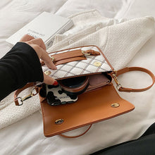 Load image into Gallery viewer, Bolsa de couro pu com aba, pequena bolsa crossbody feminina fashion de marca bolsas de ombro feminina, bolsa mensageiro de viage
