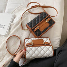 Load image into Gallery viewer, Bolsa de couro pu com aba, pequena bolsa crossbody feminina fashion de marca bolsas de ombro feminina, bolsa mensageiro de viage