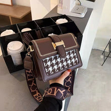 Load image into Gallery viewer, Bolsa de luxo feminina com design em lã, bolsa quadrada de ombro em couro pu, bolsa mensageiro de marca elegante, bolsa de celul