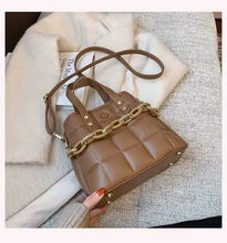 Load image into Gallery viewer, Bolsa de mão feminina quadrada  bolsa de ombro moderna, couro pu de alta qualidade, bolsa carteiro