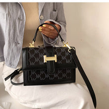 Load image into Gallery viewer, Bolsa feminina luxuosa de ombro, bolsa carteiro com aba e couro pu de alta qualidade para viagem
