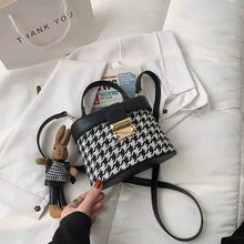 Load image into Gallery viewer, Bolsa feminina transversal, bolsa de mão ombro com fecho na moda 2022