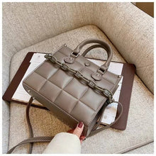Load image into Gallery viewer, Bolsa quadrada feminina de couro pu de qualidade, xadrez, bolsa de mão, transversal, estilosa, de ombro, carteiro, nova