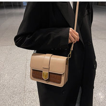 Load image into Gallery viewer, Contraste de cor couro do plutônio flip crossbody sacos para as mulheres 2022 hit simples moda bolsa ombro senhora luxo pequeno