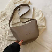 Load image into Gallery viewer, Cor sólida couro pequena balde crossbody sacos para as mulheres retro designer sacos de ombro 2022 inverno bolsas viagem luxo fe