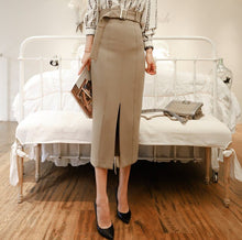 Load image into Gallery viewer, Elegant Spring Office Lady 2 Piece Set Women chiffon long sleeve shirt + Bodycon Slim Midi skirts Women Fashion Vestido Suits