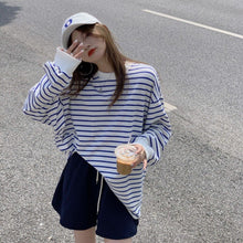 Load image into Gallery viewer, Fashion Striped Tshirt Women Simple O-neck Long Sleeve Tops Femme Casual Loose All Match Vinatge Tees Spring T Shirt 2022
