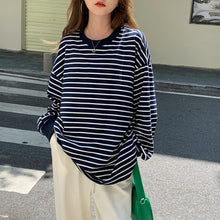 Load image into Gallery viewer, Fashion Striped Tshirt Women Simple O-neck Long Sleeve Tops Femme Casual Loose All Match Vinatge Tees Spring T Shirt 2022