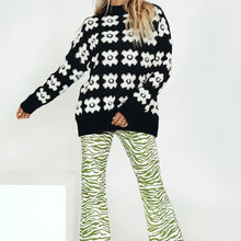 Load image into Gallery viewer, Flower Winter Sweater Women  2021 New Casual Loose Pullover Round Neck Long-sleeved Thick Knitted Top