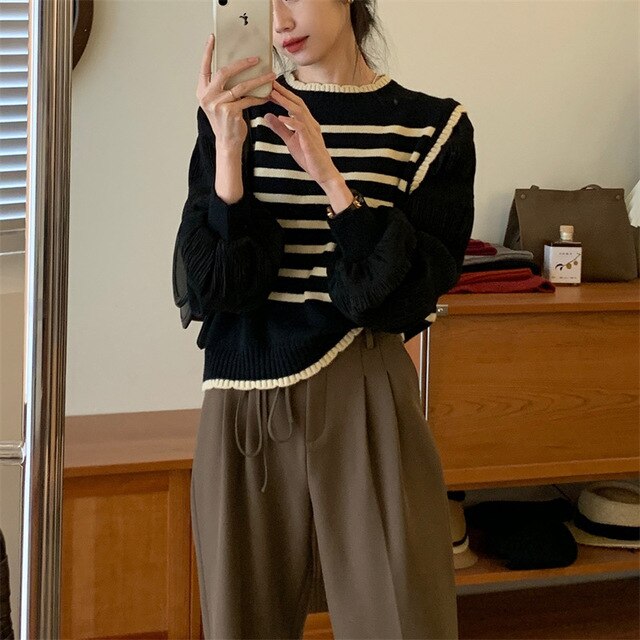 French paneled striped fake two-piece knitwear women's 2023 early spring new age-reducing foreign pullover sweater women's top