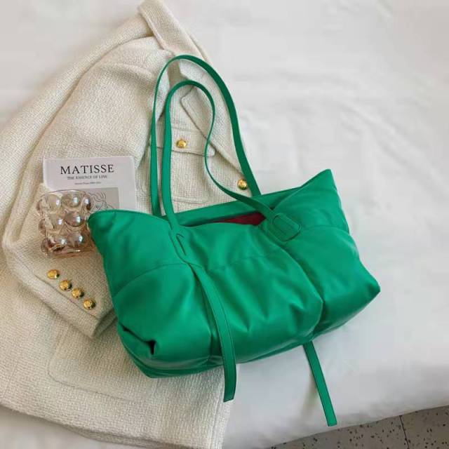 High-end brand design women's bags, large-capacity fashion one-shoulder all-match tote down women's bags