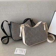 Load image into Gallery viewer, Inverno de lã pano sacos ombro para as mulheres moda crossbody saco 2022 hit simples bolsas luxo e bolsas feminino viagem totes