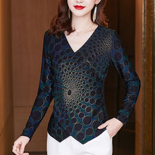 Load image into Gallery viewer, Knitted V-neck Bottoming Shirt Fashion Casual Long-Sleeve Women&#39;s T-Shirt New 2021 Autumn Women Clothing Tops