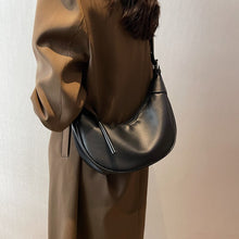 Load image into Gallery viewer, Ladies solid leather shoulder bag Fashion casual crossbody bag dumpling bag winter new dark women&#39;s mobile phone bag