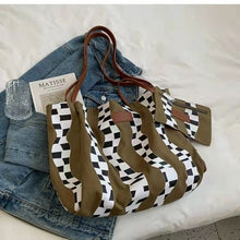 Load image into Gallery viewer, Large-capacity canvas bag 2021 new all-match western fashion one-shoulder tote bag
