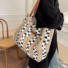 Load image into Gallery viewer, Large-capacity canvas bag 2021 new all-match western fashion one-shoulder tote bag