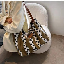 Load image into Gallery viewer, Large-capacity canvas bag 2021 new all-match western fashion one-shoulder tote bag
