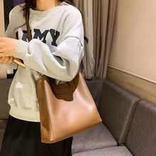 Load image into Gallery viewer, Luxury handbags, high-end design, portable large-capacity tote bags, atmospheric one-shoulder simple handbags