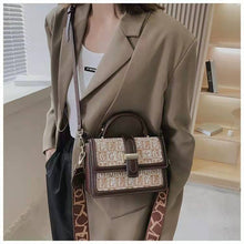 Load image into Gallery viewer, Luxury high design female bag 2022 new retro fashion letter hit color portable small square bag shoulder messenger bag