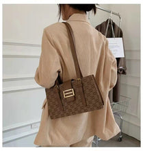 Load image into Gallery viewer, Luxury high-end new niche retro one-shoulder fashion all-match explosive underarm bag