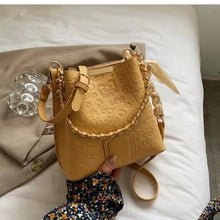 Load image into Gallery viewer, Luxury women&#39;s bag fashion messenger bag ins niche design senior one-shoulder bucket women&#39;s bag