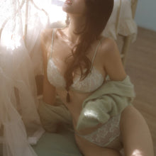 Load image into Gallery viewer, New Girls Sweet Pure Desire Flower Embroidery Lace Underwear Bra Set No Steel Rings Conjunto Lenceria Mujer