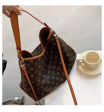 Load image into Gallery viewer, Retro aging shopping bag shoulder bag 2021 new trendy large-capacity tote diagonal commuter female bag