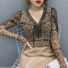 Load image into Gallery viewer, Women&#39;s T-shirts New 2021 Spring Long Sleeve Woman tshirts Fashion Sexy V-neck Hot Drilling Mujer Camisetas